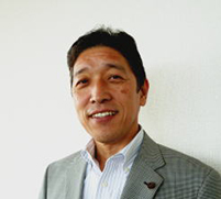 8番 小野 敏雄(おの としお)
