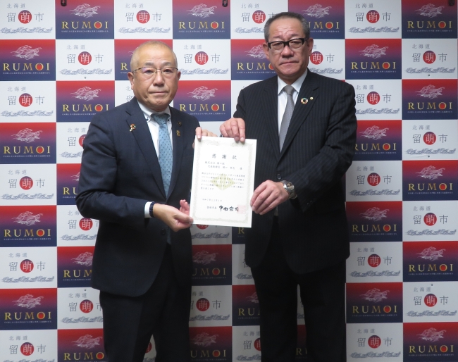 中西市長と堀口組林副社長の写真